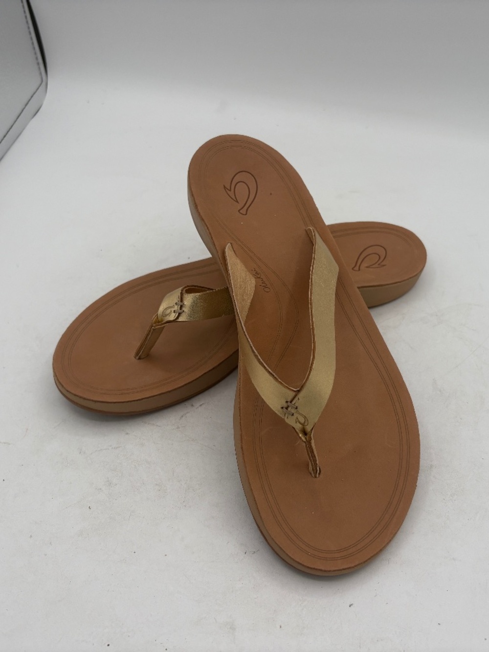 Olukai Women's NONOHE - Metallic Gold Flip Flops Leather Size 9